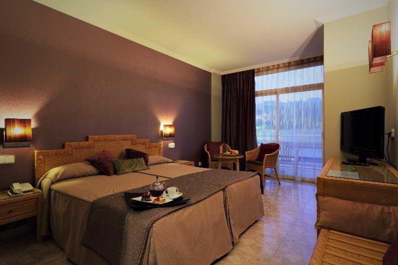 Apartamentos Palas Салоу Екстериор снимка