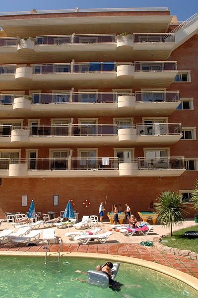 Apartamentos Palas Салоу Екстериор снимка